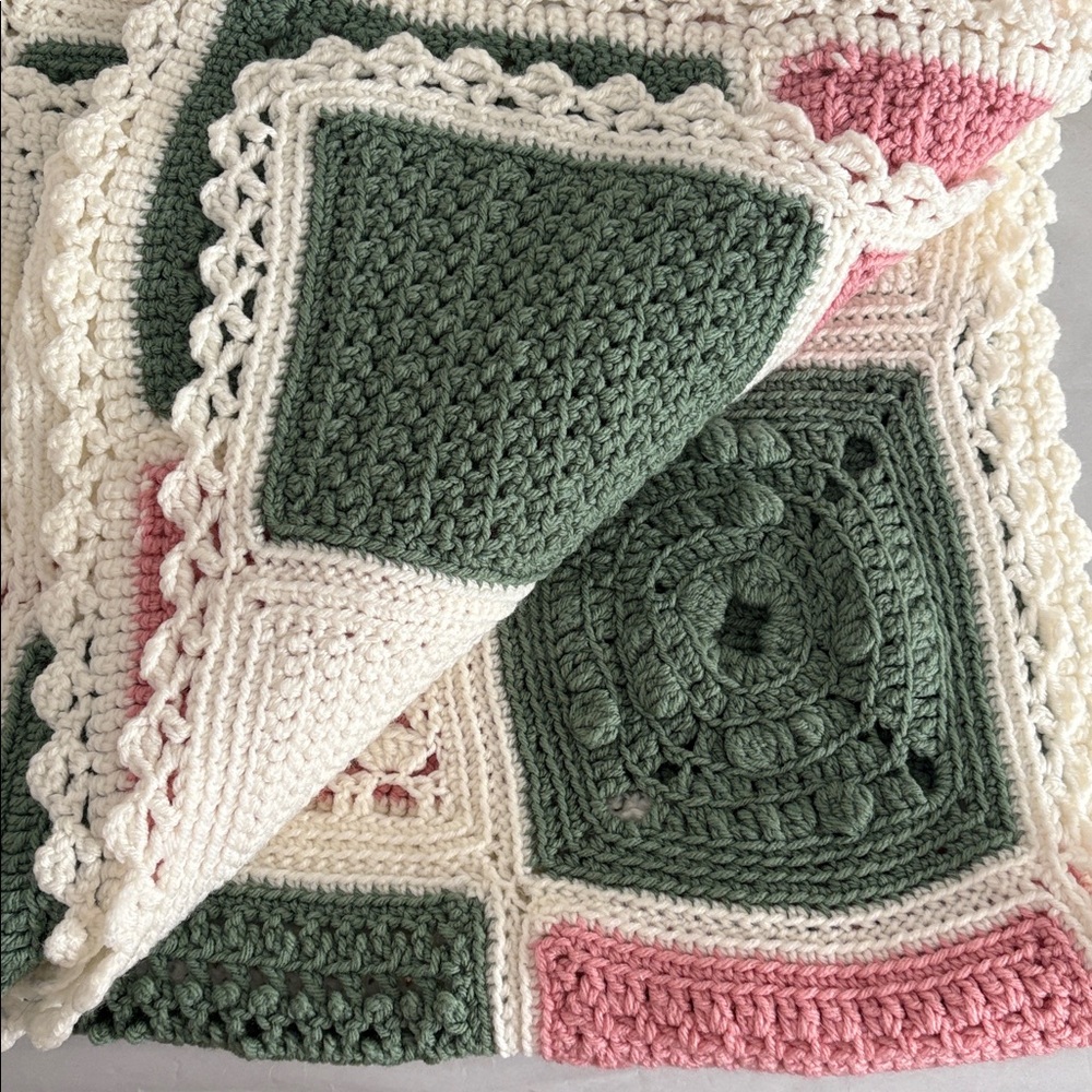 Beautiful Twin Handmade Crochet Patchwork Blanket coverlet rosette center 56x84